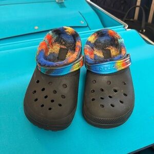 Crocs Tie Dye Rainbow Fur Lined Comfort Shoes M6 W8